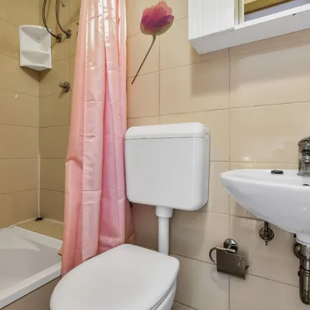 Jakov * 马卡尔斯卡