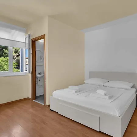 Jakov Apartamento *